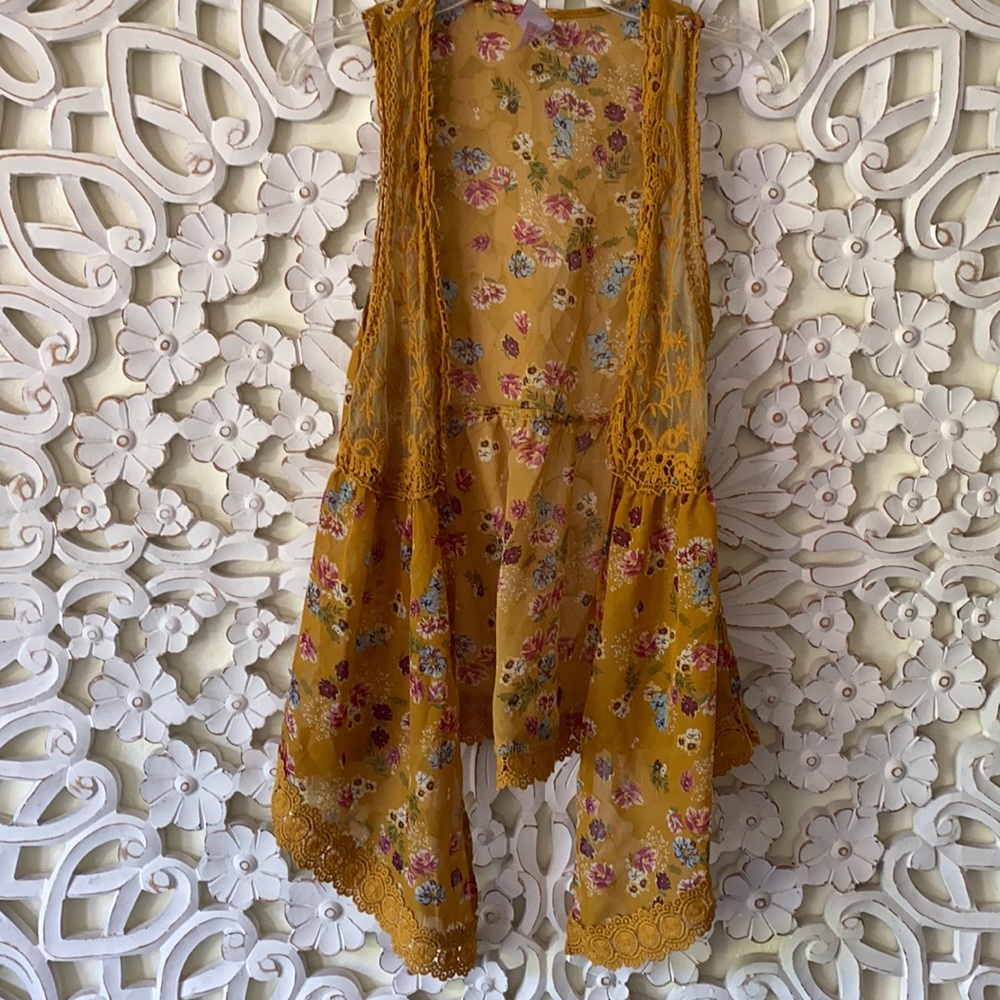 Mustard yellow floral kimono with lace size XS